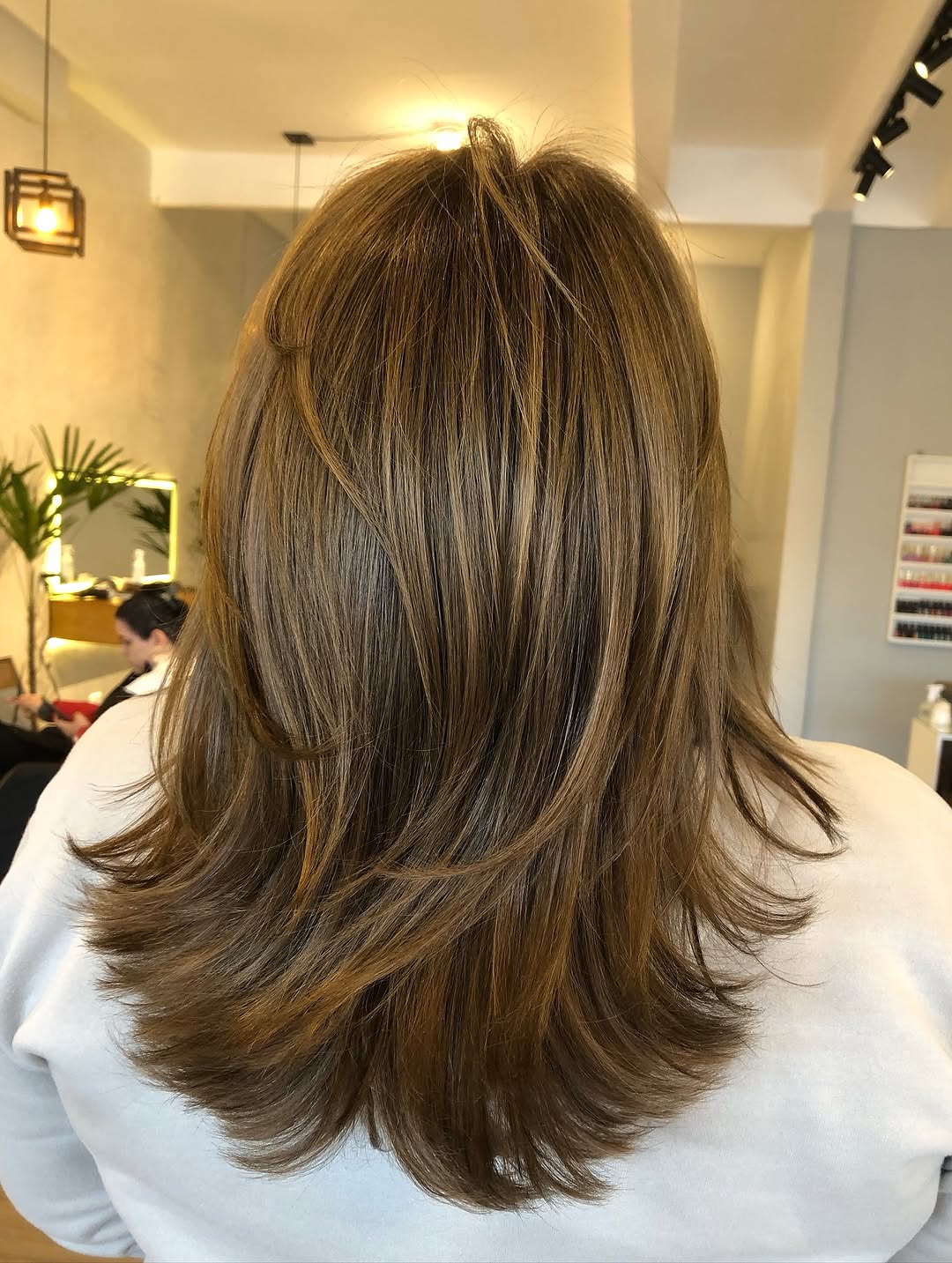 Corte de cabelo em camadas com luzes