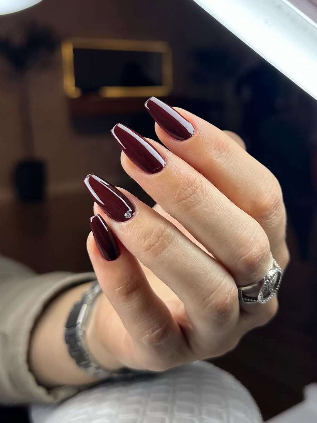 Unhas alongadas bordô elegantes