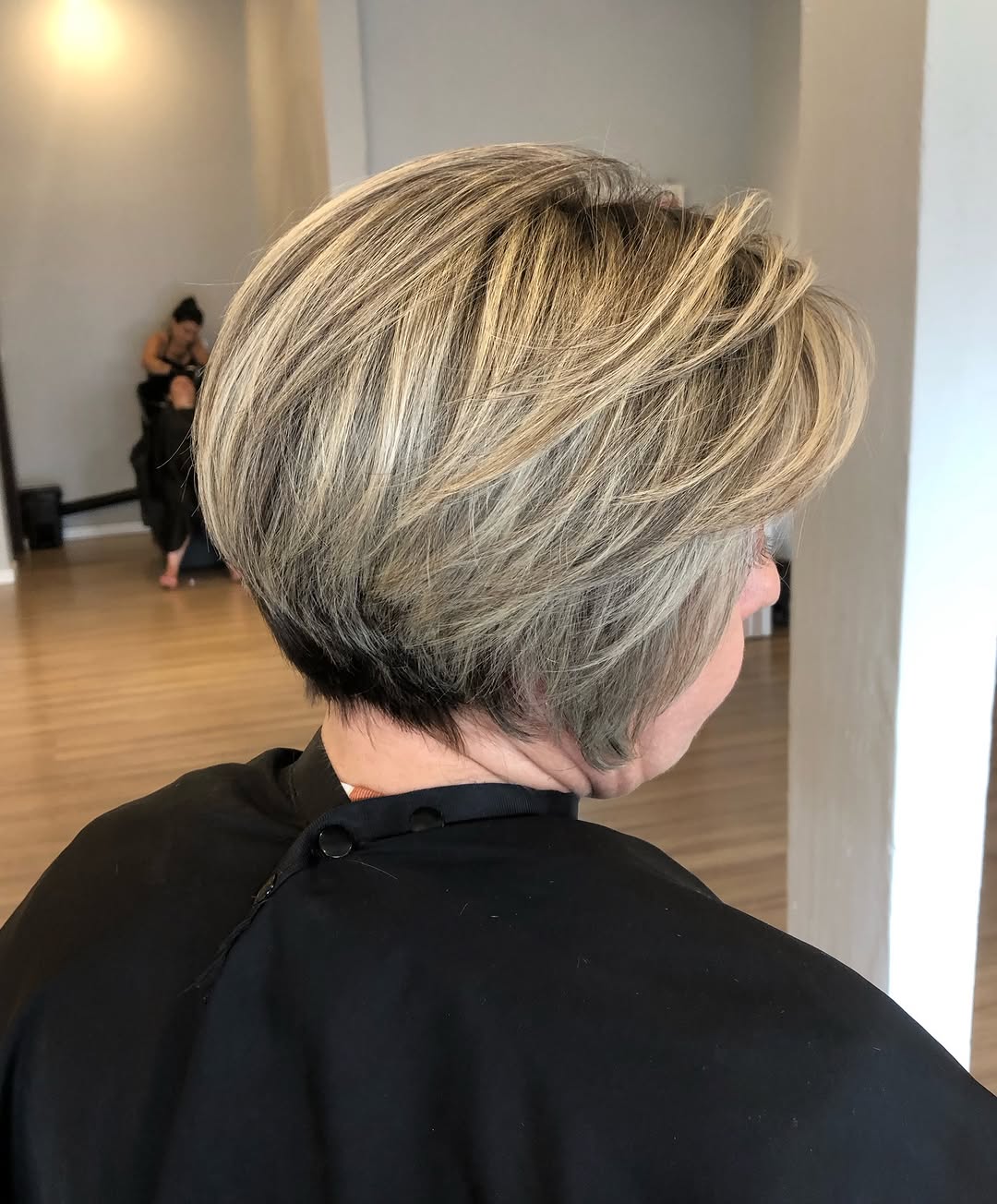 Corte de cabelo curto em camadas